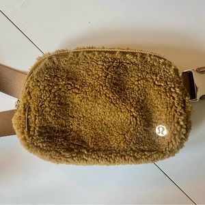 Everywhere Belt Bag 1L Fleece